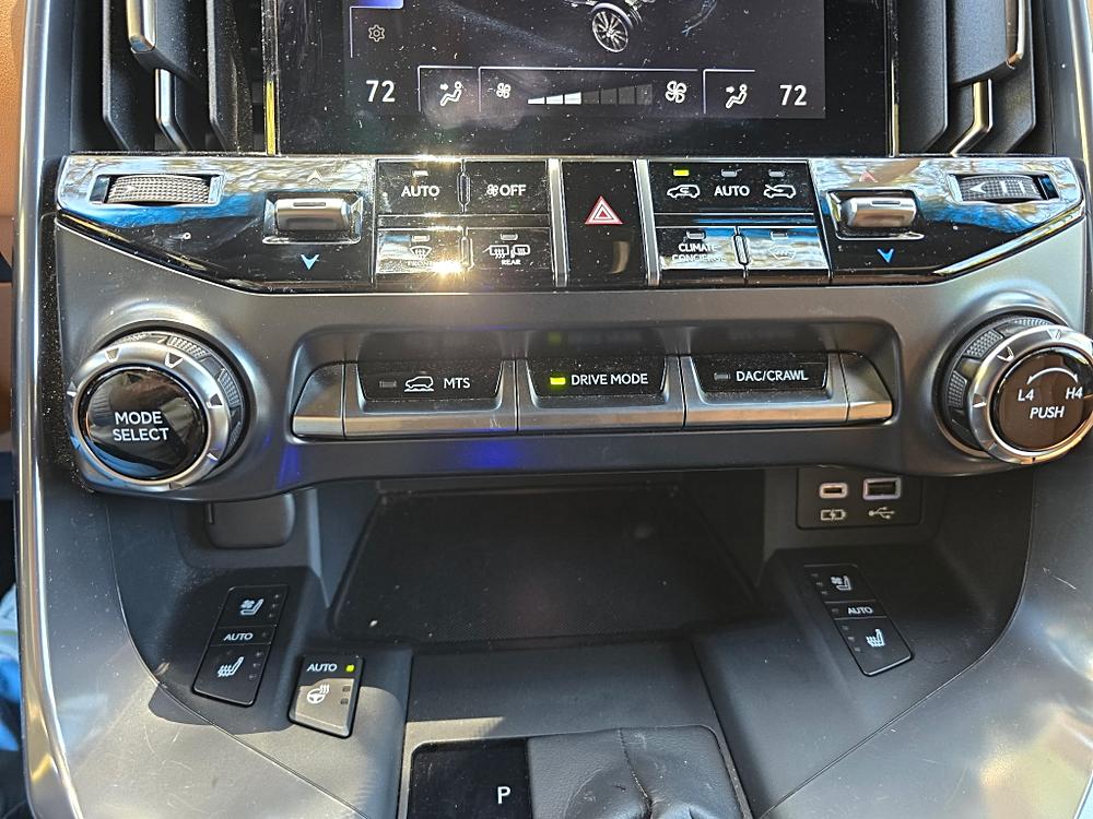 2024 LEXUS LX600 PREMIUM
